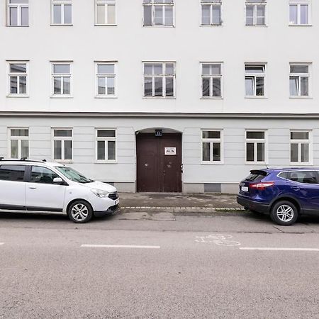 Beautiful 1 Bedroom Apartment Near Schoenbrunn فيينا المظهر الخارجي الصورة